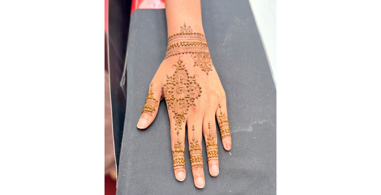 Henna by Zahra gallery image